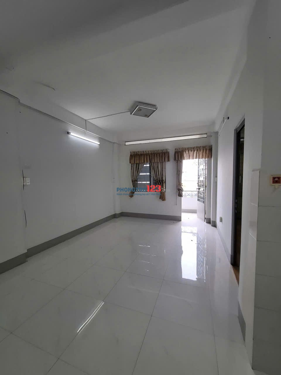 Chung cư 312 Lạc Long Quân, Q11: 1p ngủ, 7 triệu, nhà trống