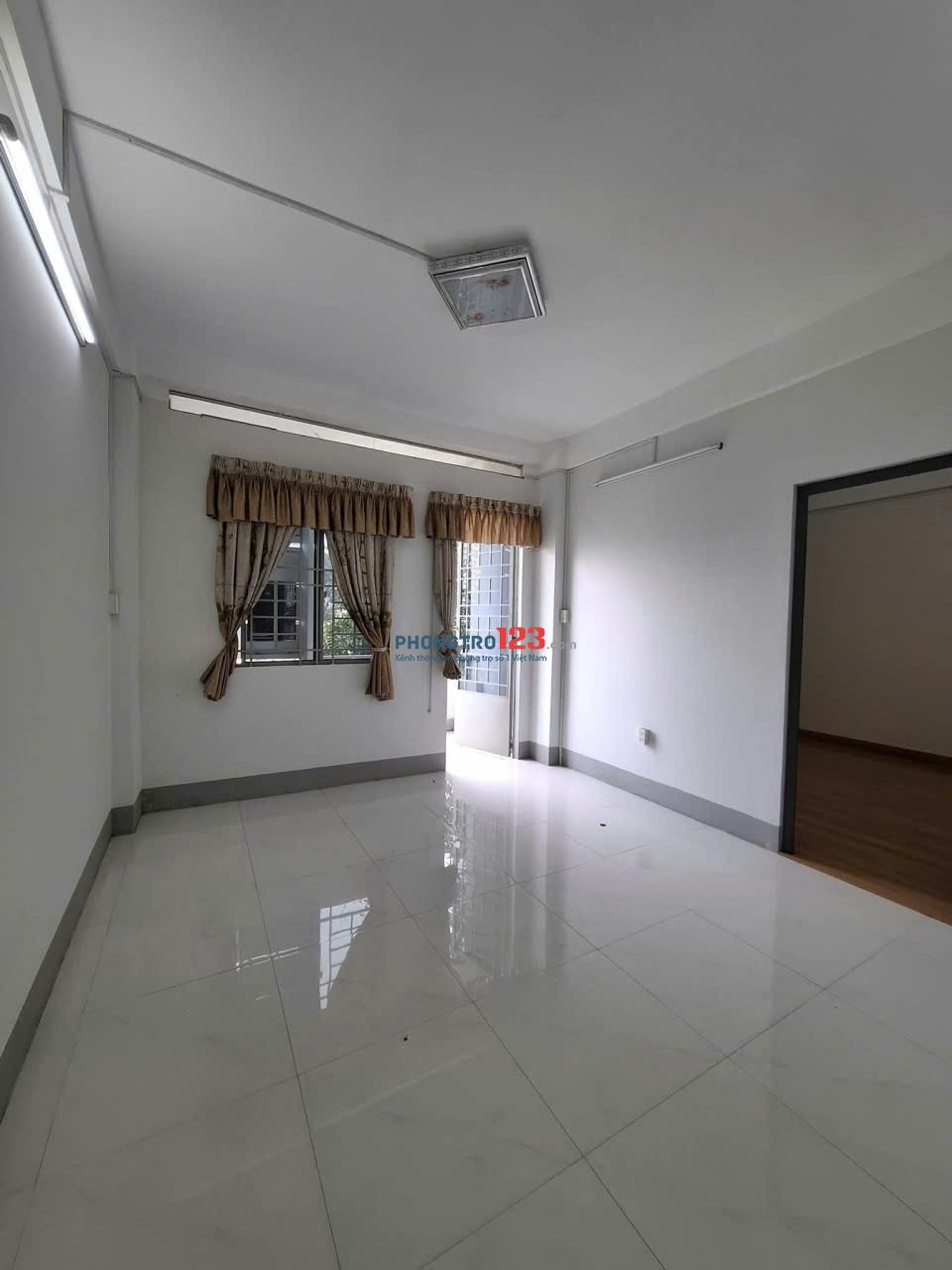 Chung cư 312 Lạc Long Quân, Q11: 1p ngủ, 7 triệu, nhà trống