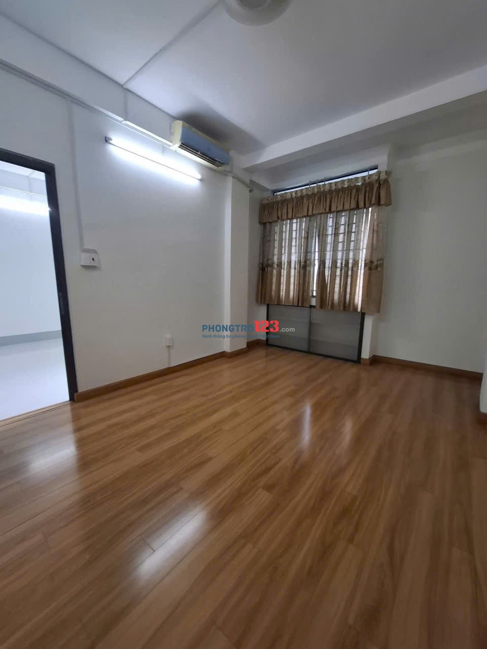 Chung cư 312 Lạc Long Quân, Q11: 1p ngủ, 7 triệu, nhà trống